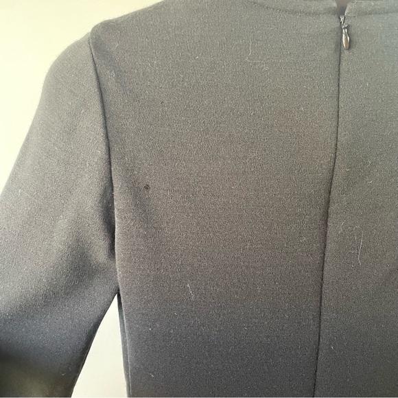 Vintage Bill Blass dress with scalloped skirt style lines - Picture 3 of 11